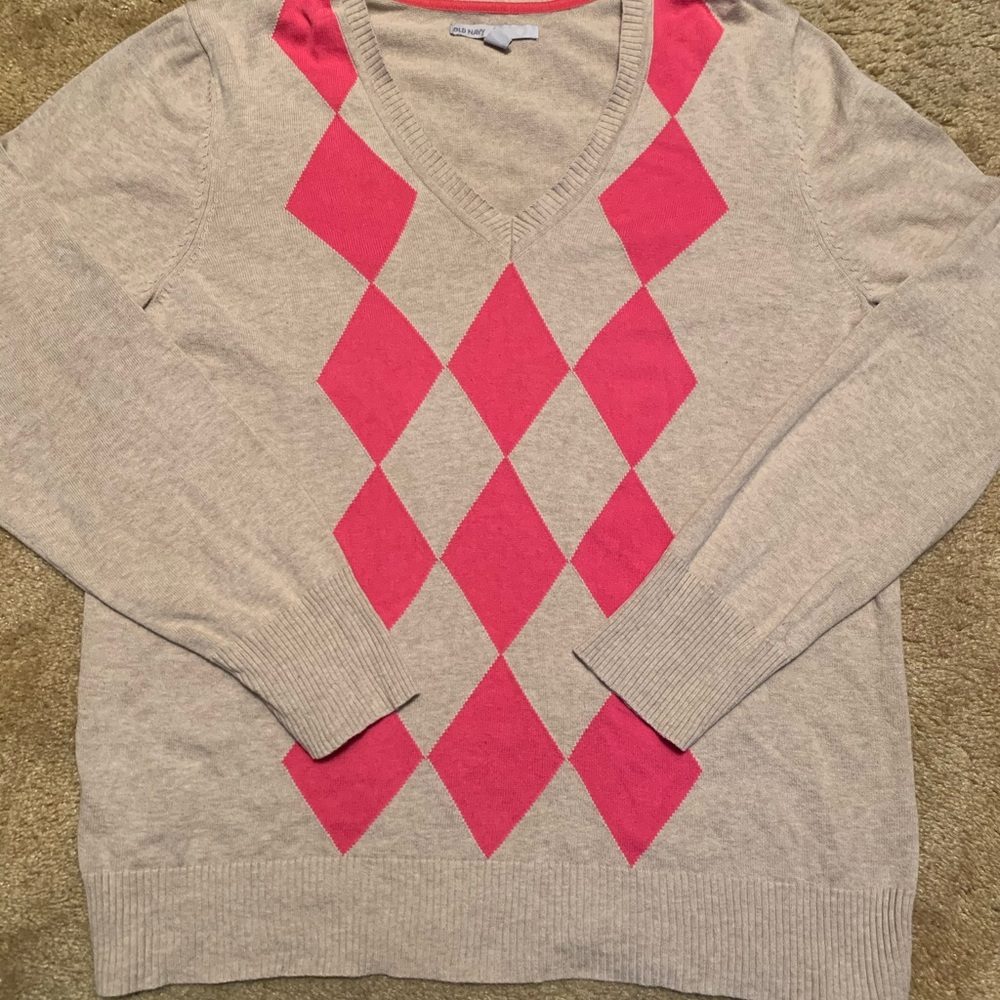 Women’s Old Navy tan and dark pink argyle sweater
